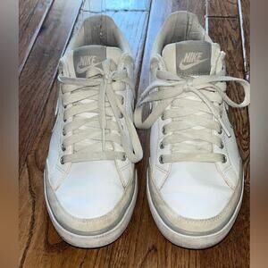 NIKE Capri III LTH Sneaker Womens Size 8.5 White Metallic Swoosh Low Top Lace Up